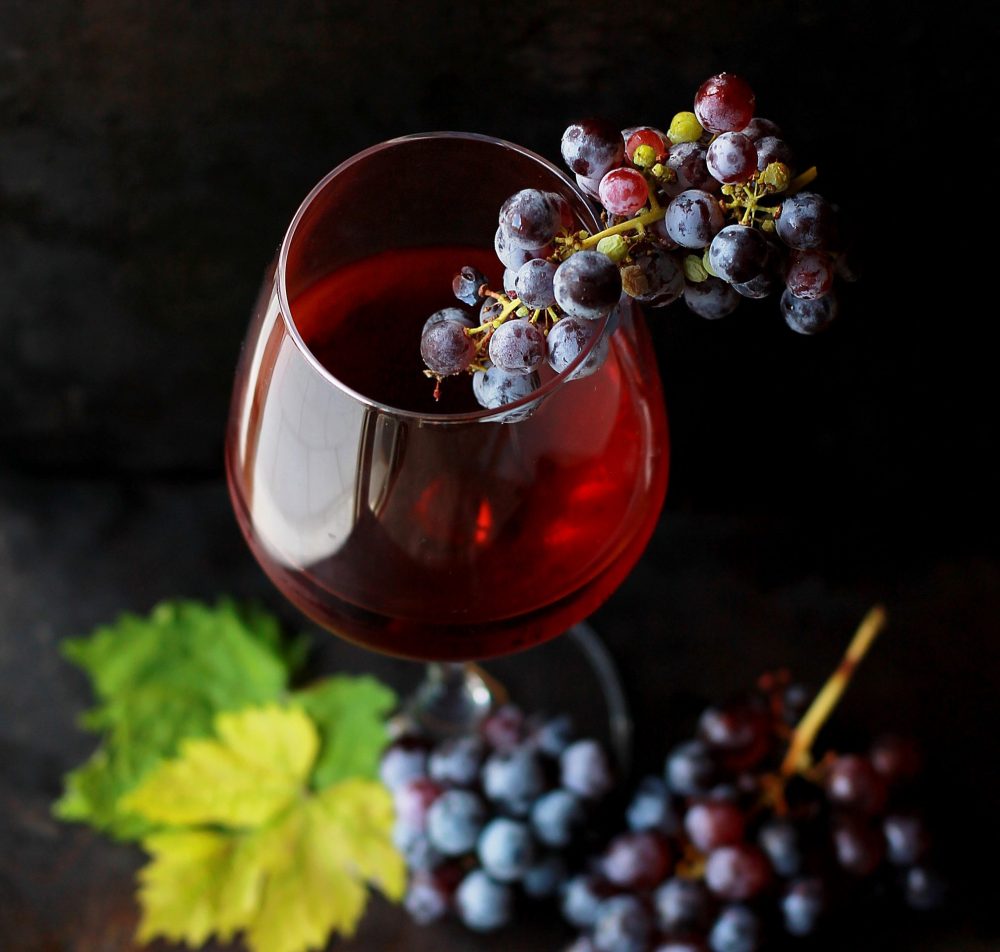 Licor De Vino Ventas -Licor De Vino Ventas Red wine grapes e1569016857853